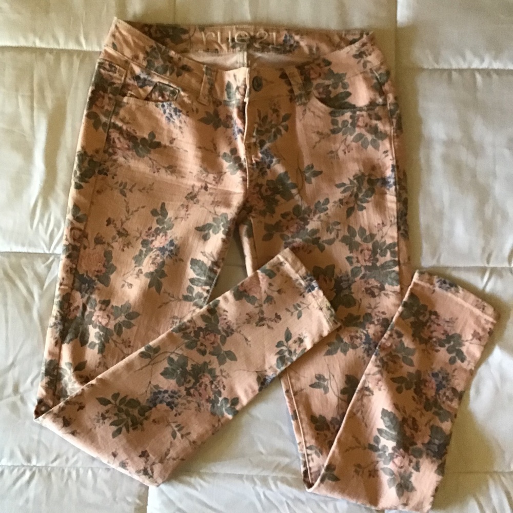 Rue 21 Capri Pants